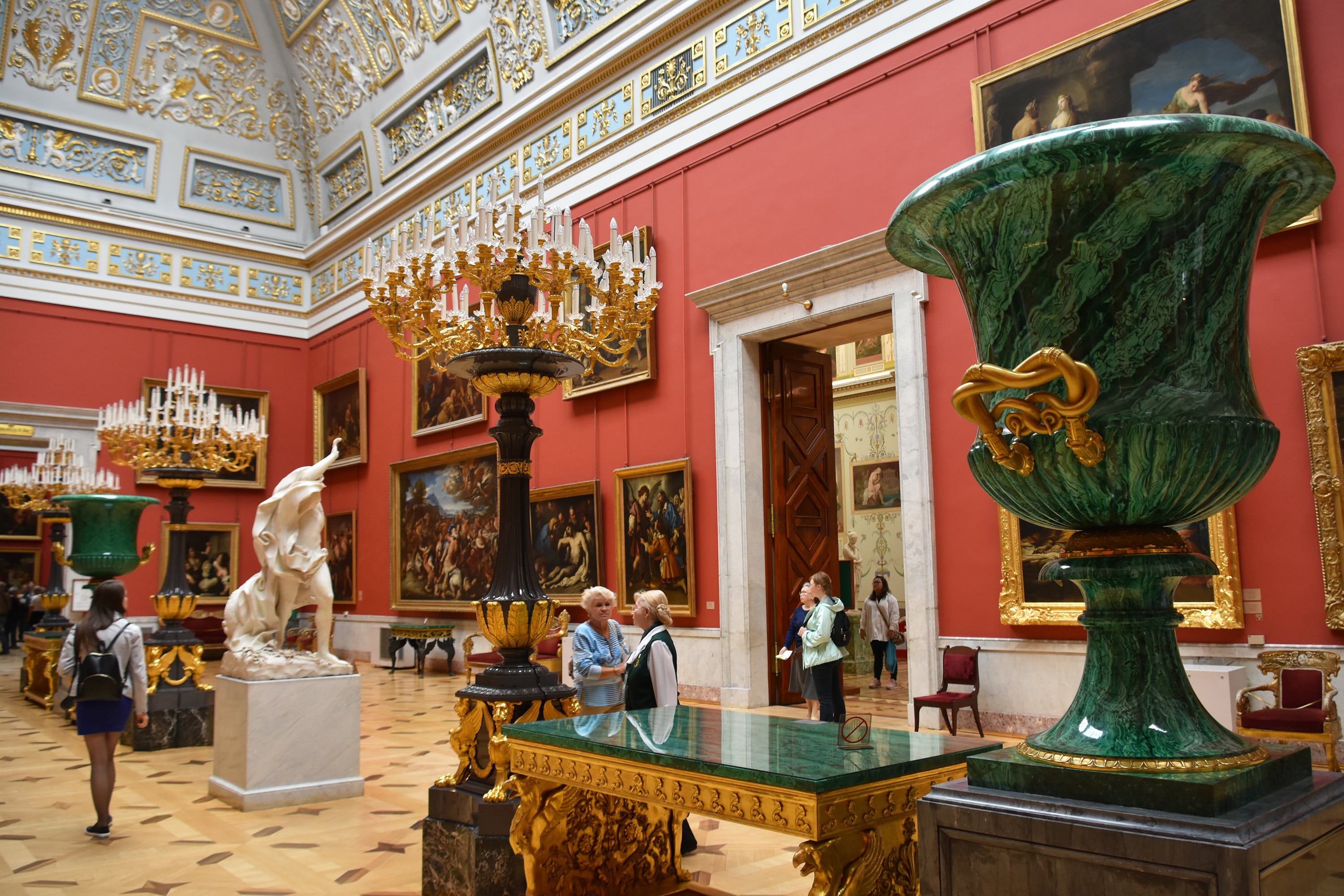 موزه هرمیتاژ در سنت پترزبورگ در روسیه